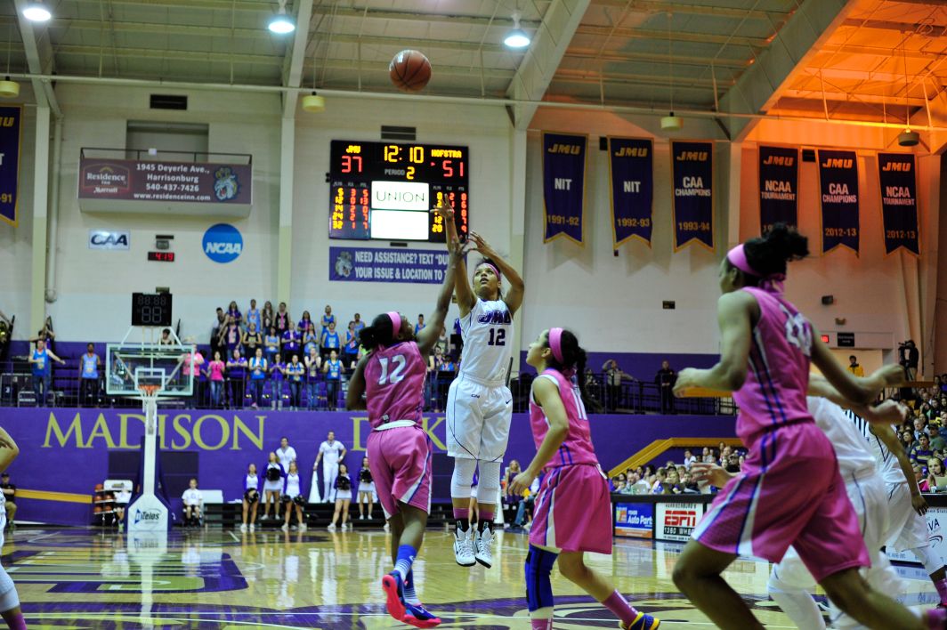 Womens basketball vs Hofstra
